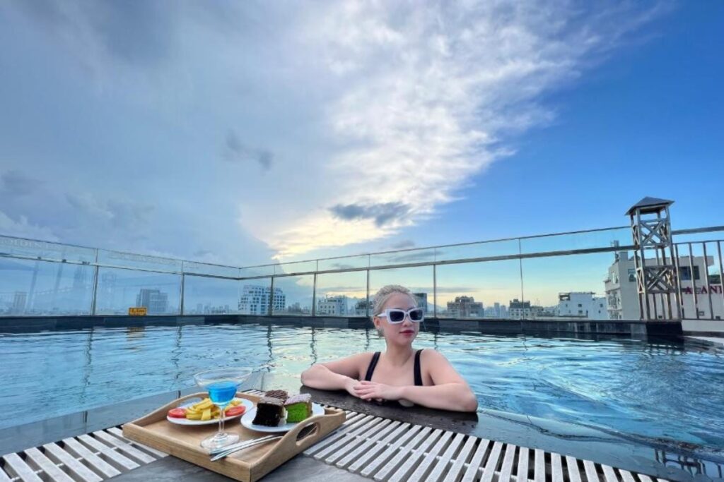 Khách sạn Golden Light